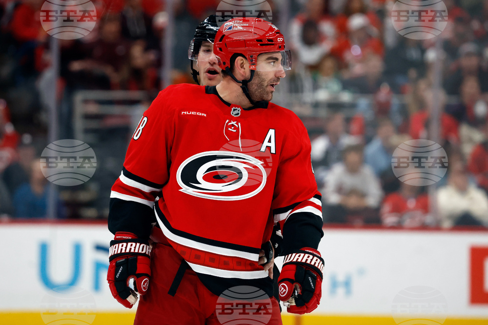 Islanders Hurricanes Hockey