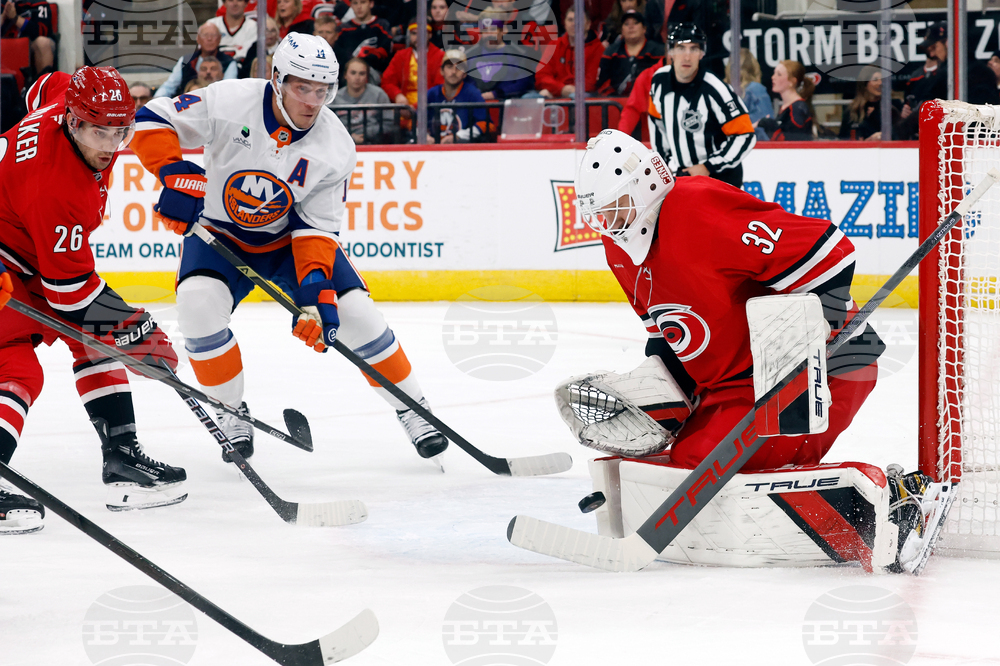 Islanders Hurricanes Hockey