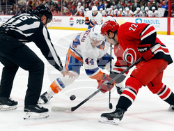 Islanders Hurricanes Hockey