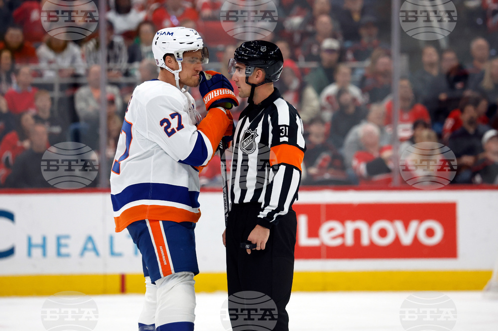 Islanders Hurricanes Hockey