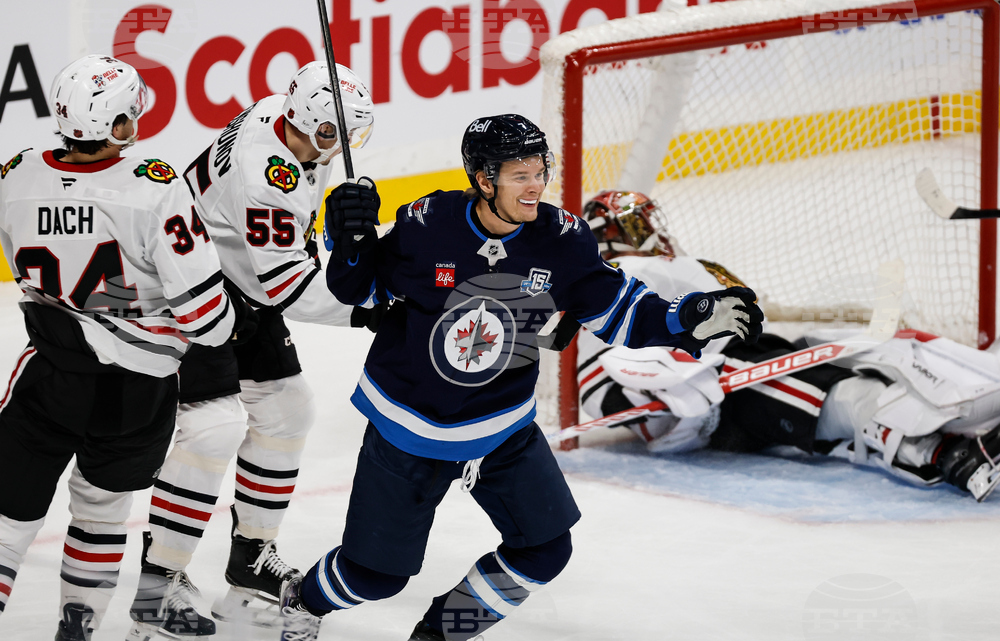 Blackhawks Jets Hockey