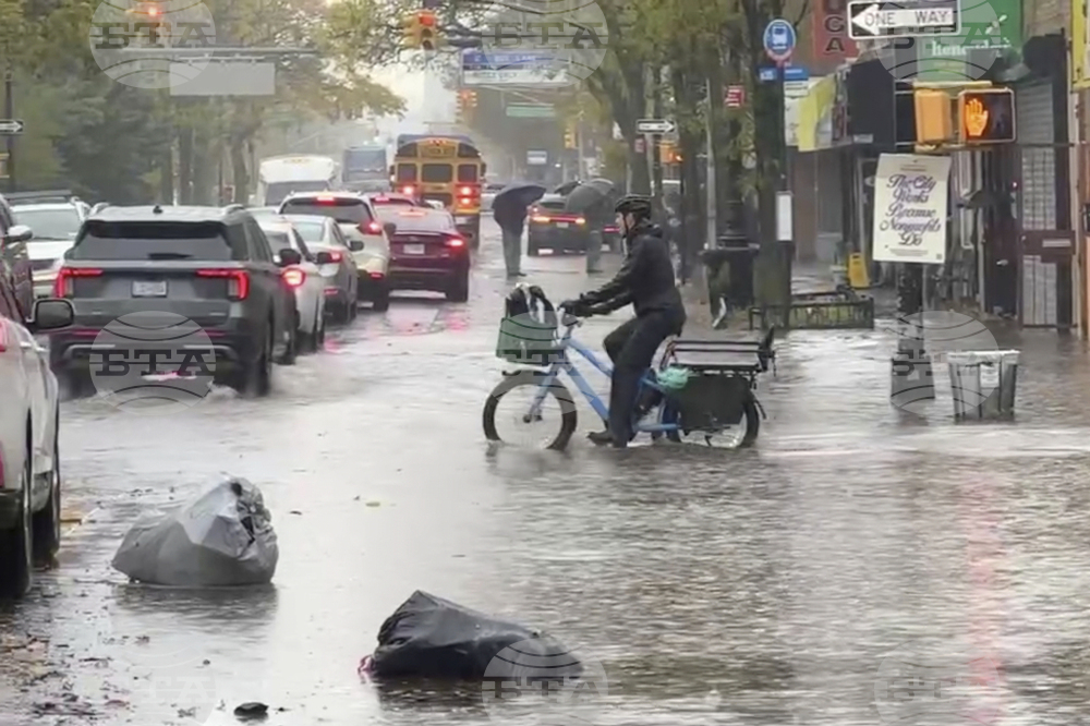 Двама души загинаха в наводнени мазета в Ню Йорк след проливен дъжд
