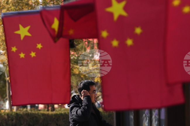 Китай изключи от партията двама бивши висши партийни функционери, обвинявани в корупция