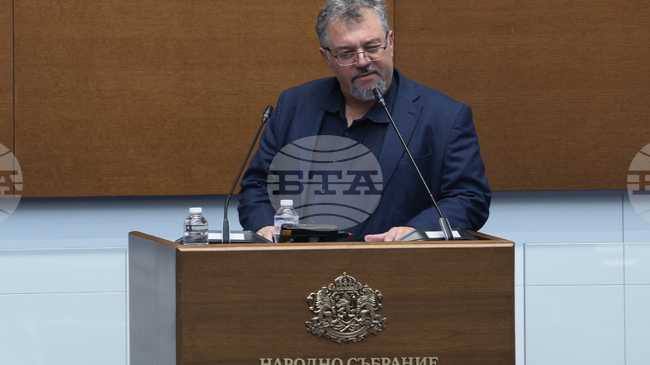 Дължим много на народните будители, най-вече да продължим делото им днес, заяви Манол Пейков в декларация за предстоящия празник - 1 ноември