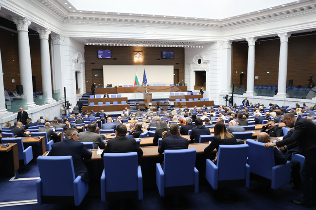 Парламентът забрани временно износа и вътреобщностните доставки до държави членки на ЕС на нефтопродукти, основно дизел и авиационно гориво