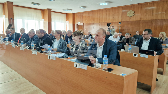 Общинските съветници в Шумен отложиха предложени промени в решение за управление на отпадъците и отхвърлиха промени в транспортната схема