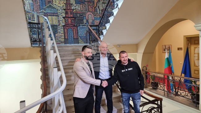 Кметът на Пловдив Костадин Димитров и капитаните на футболните Ботев и Локомотив с призив за взаимно уважение преди дербито