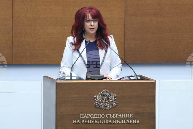 Силата на нашата нация не е в оръжията, а в ума и в духа, заявиха от "БСП-Обединена левица" в декларация за Деня на народните будители