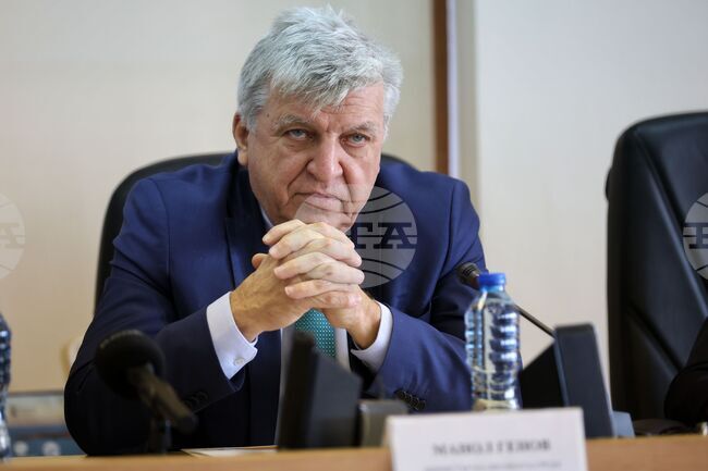 В архивите на МОСВ няма документи за съгласуване за строителството в Елените, заяви в Созопол министър Манол Генов