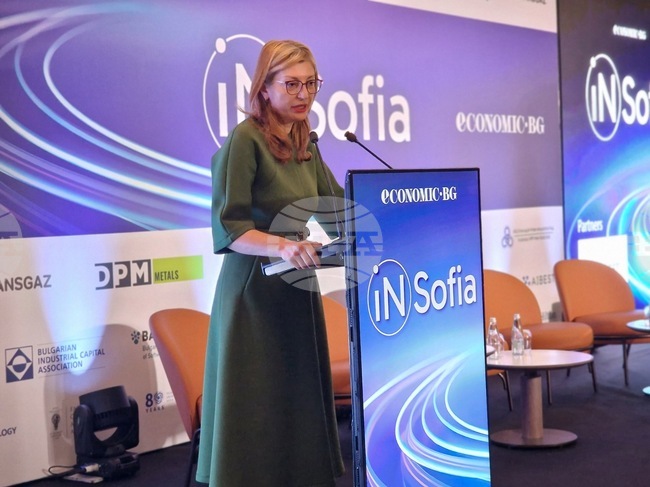 Чистите технологии и изкуственият интелект са ключови за устойчивия растеж на Европа, каза Екатерина Захариева на форум