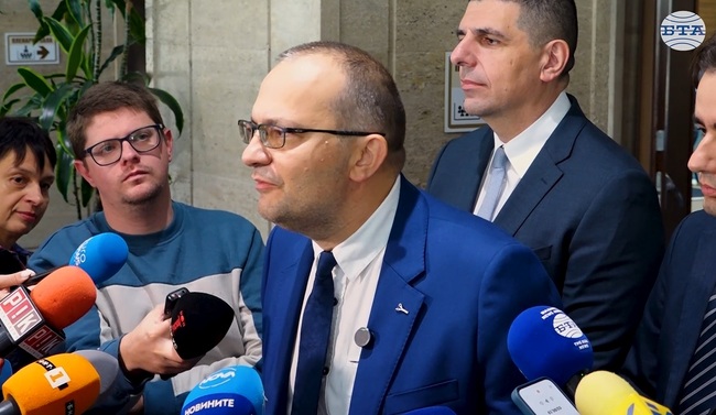 Предлагаме поетапно въвеждане на нулева ставка за реинвестираната печалба, каза Мартин Димитров от „Да, България“ 