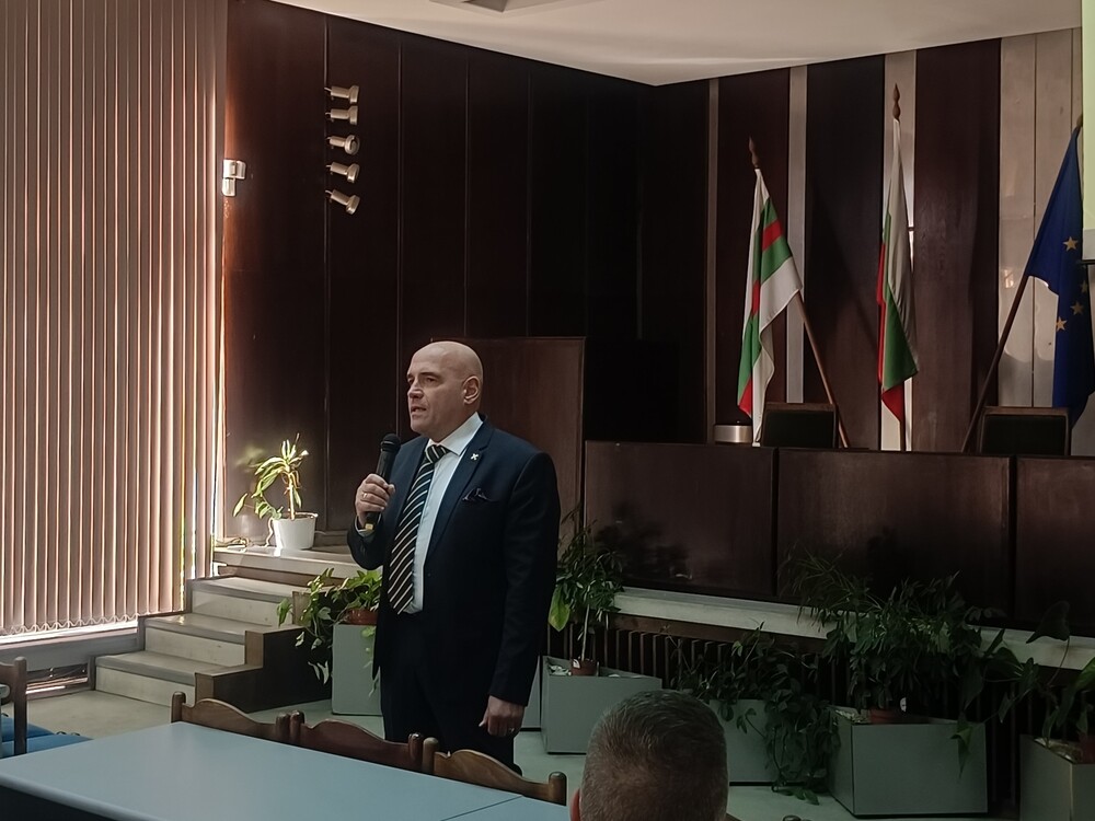 Стефан Радев получи грамота от международно признатия експерт по киберсигурност Явор Колев