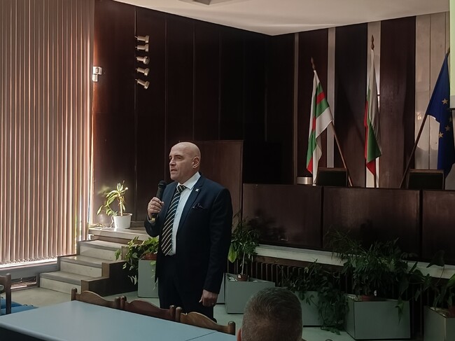 Стефан Радев получи грамота от международно признатия експерт по киберсигурност Явор Колев