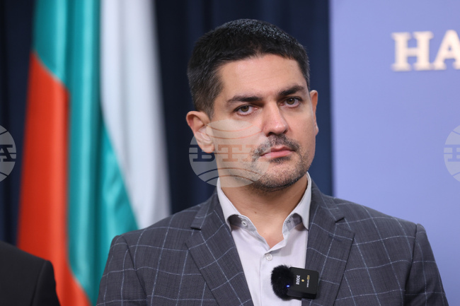 Лидерът на МЕЧ Радостин Василев се обяви за оставка на правителството