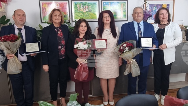 Регионалното управление по образованието в Кърджали връчи наградата „Съвременен будител“ на двама учители и двама директори