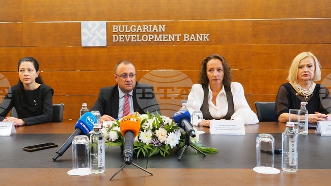 МРРБ и ББР сключиха споразумение за плащания по инвестиционната програма за общински проекти