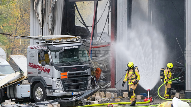 Четирима души бяха ранени при взрив на камион цистерна в германския град Кастроп-Рауксел