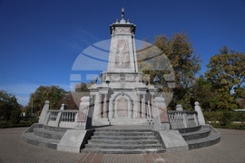 Украйна - Болград - паметник на българските опълченци - цветя