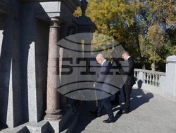 Украйна - Болград - паметник на българските опълченци - цветя