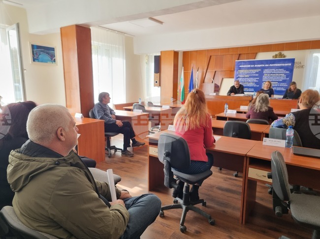 Как ще става закръглението на сумите при превалутирането попитаха участници в информационна среща за еврото в Невестино