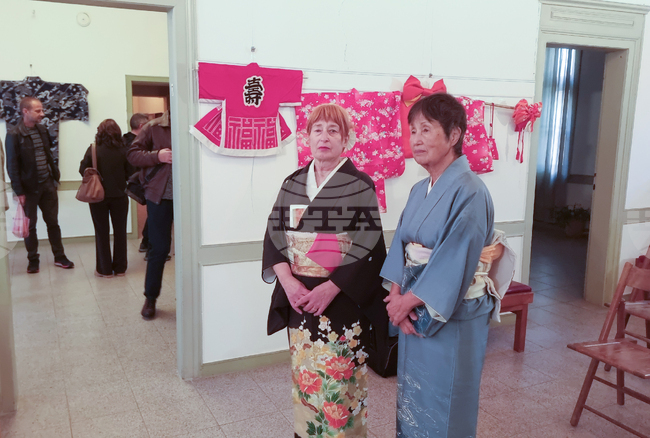 Кодовете в японското кимоно, медитацията чрез икебана, тънкостите на чайната церемония и калиграфията бяха представени в Хасково