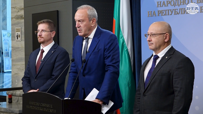 От „Възраждане“ канят представители на частните пенсионни фондове на открит дебат за втория стълб