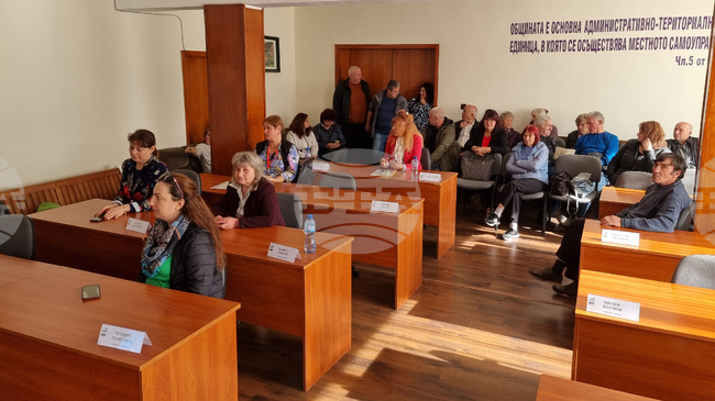 Пътят на еврото: Експерти от КЗП и НАП разясниха на гражданите в 27 общини през седмицата основни въпроси от процеса по въвеждане на еврото у нас