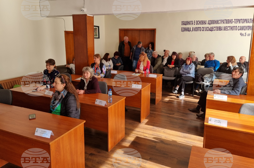 Пътят на еврото: Експерти от КЗП и НАП разясниха на гражданите в 27 общини през седмицата основни въпроси от процеса по въвеждане на еврото у нас