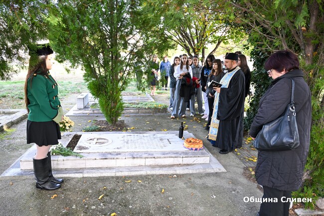 С панихида и полагане на цветя Сливен отбеляза делото на Добри Чинтулов и на народните будители
