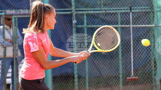 Денислава Глушкова отпадна във втория кръг на турнир по тенис в Италия