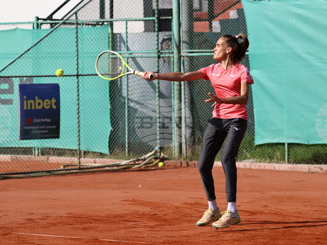 Глушкова се класира за четвъртфиналите на сингъл на турнир по тенис в Турция, Денчева отпадна във втория кръг, Расим и Спасова бяха елиминирани на двойки 