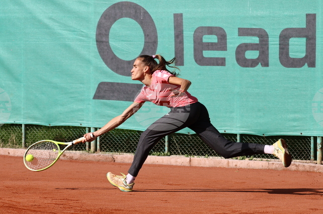 Глушкова отпадна в третия кръг на турнир по тенис в Гърция