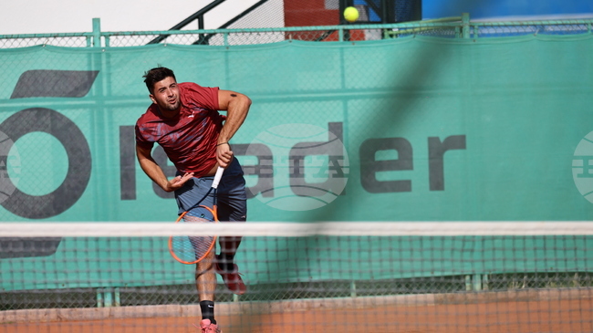 Динко Динев премина в третия кръг на сингъл на турнир по тенис в Анталия