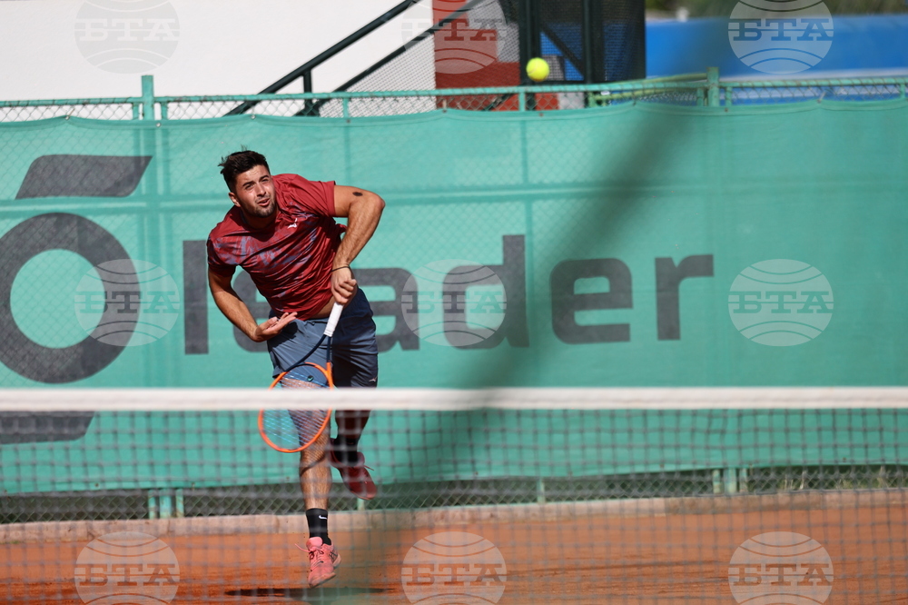 Динко Динев достигна до четвъртфиналите на сингъл на турнир по тенис в Анталия