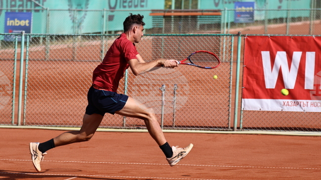 Динко Динев и Янаки Милев претърпяха поражения на сингъл на турнир по тенис в Анталия