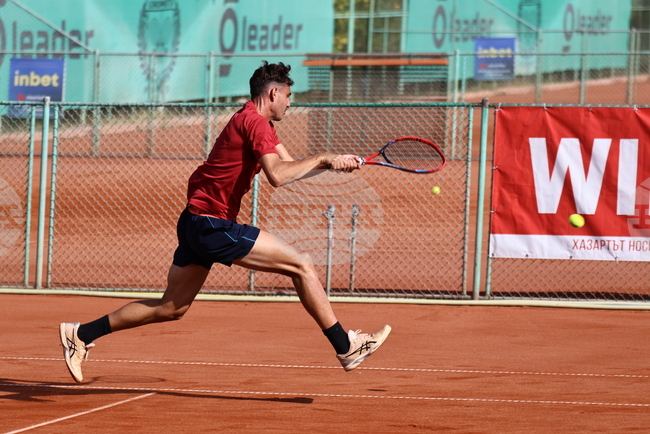 Динко Динев и Янаки Милев претърпяха поражения на сингъл на турнир по тенис в Анталия