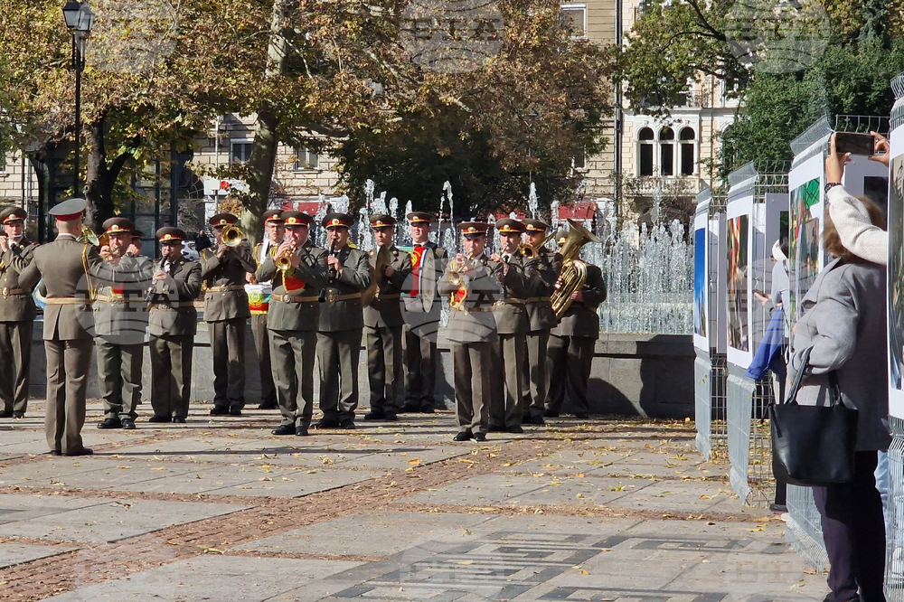 Фотоизложба - „В служба на народ и Родина”