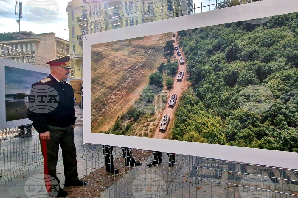 Фотоизложба - „В служба на народ и Родина”