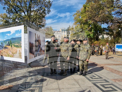Фотоизложба - „В служба на народ и Родина”