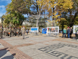 Фотоизложба - „В служба на народ и Родина”