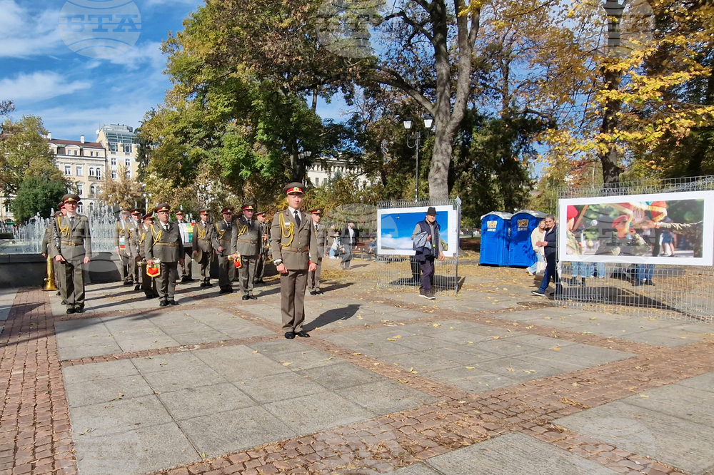 Фотоизложба - „В служба на народ и Родина”