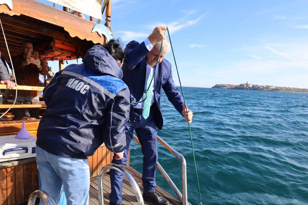 Министър Манол Генов: Колкото по-синьо е Черно море, толкова по-ясно е бъдещето му