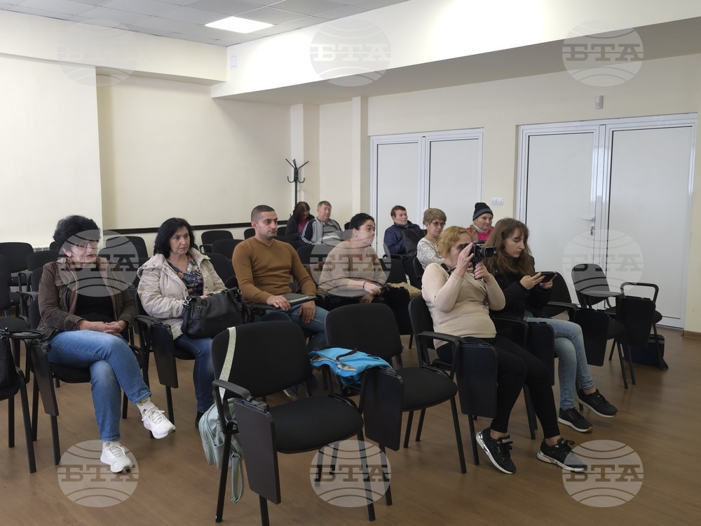 Договорите за обществени поръчки, правилата за превалутиране и покачването на цените бяха обсъдени на информационни срещи за еврото в пет населени места