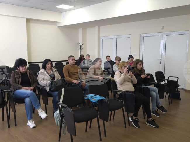 Договорите за обществени поръчки, правилата за превалутиране и покачването на цените бяха обсъдени на информационни срещи за еврото в пет населени места