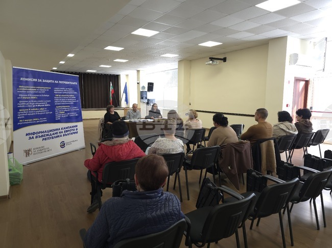 Експерти от КЗП и НАП посъветваха гражданите на Белоградчик при възможност да плащат с карти през месец януари 2026 година