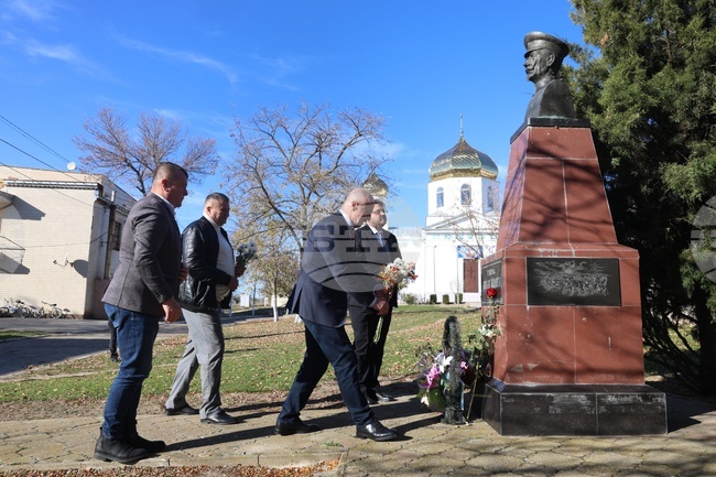 Bulgarian Delegation Pays Tribute at Monuments in Ukraine's Bolhrad, Banivka