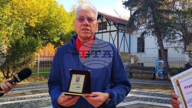 Историкът Красимир Григоров стана носител на наградата „Будител на годината“ във Враца
