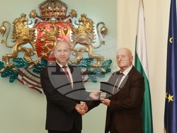 Румен Радев - Ден на народните будители - Почетен знак на президента - културни дейци - церемония - Бойко Неделчев