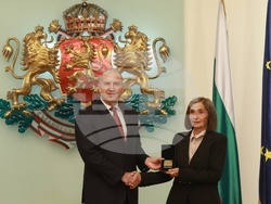 Румен Радев - Ден на народните будители - Почетен знак на президента - културни дейци - церемония - Мария Златкова