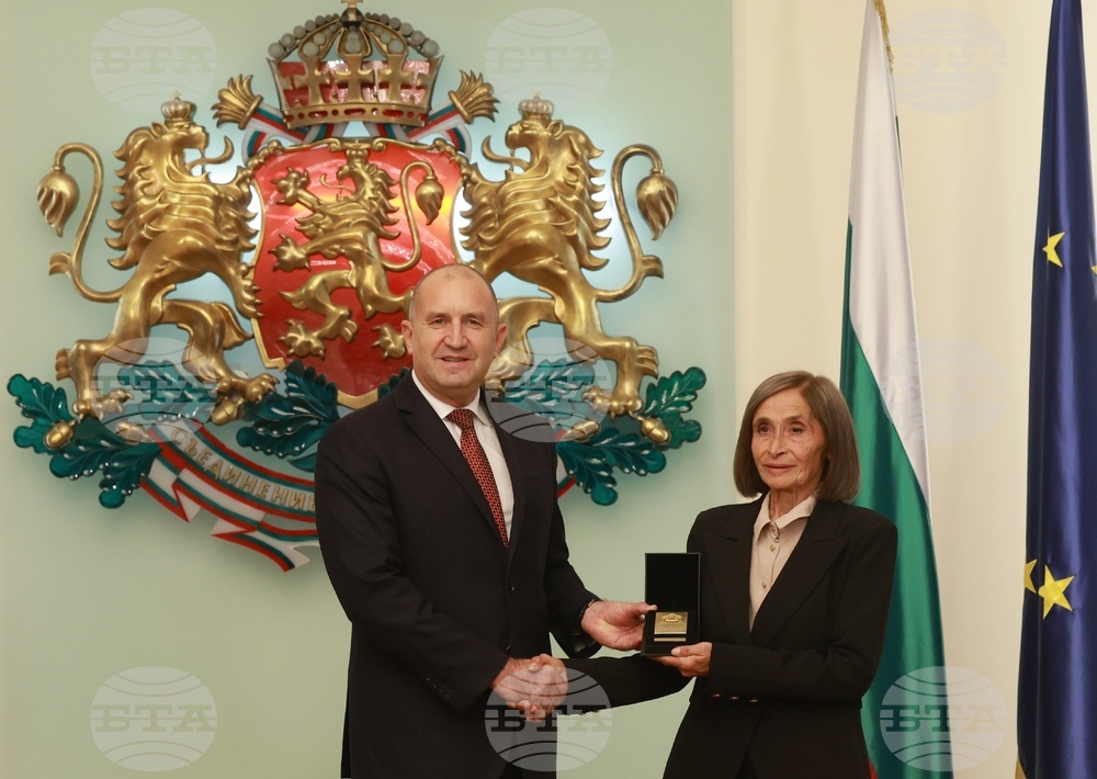 Румен Радев - Ден на народните будители - Почетен знак на президента - културни дейци - церемония - Мария Златкова